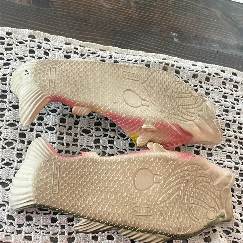 Bass fish sandals men’s size 11/12 unique awesome sandals